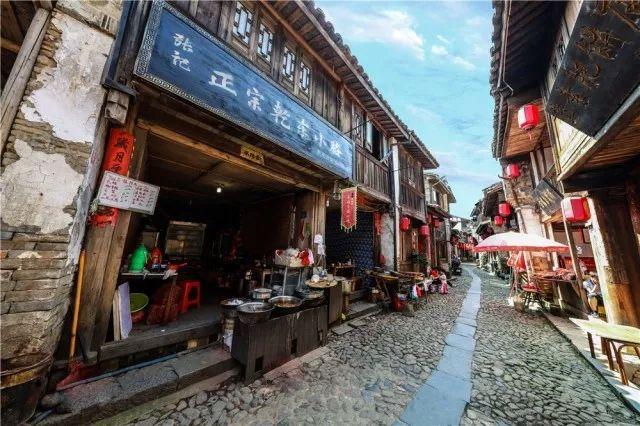 负债800亿,只带一女星和61亿跑路,亲爹去世也不回来
