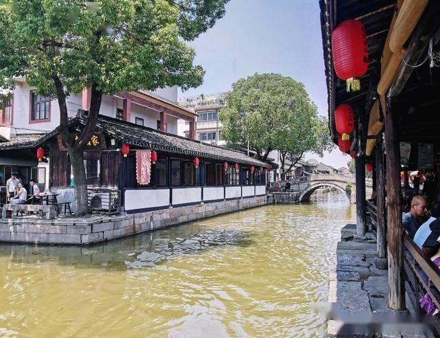 人潮涌动!游客凌晨落地海口美兰机场,感叹:人比往年更多